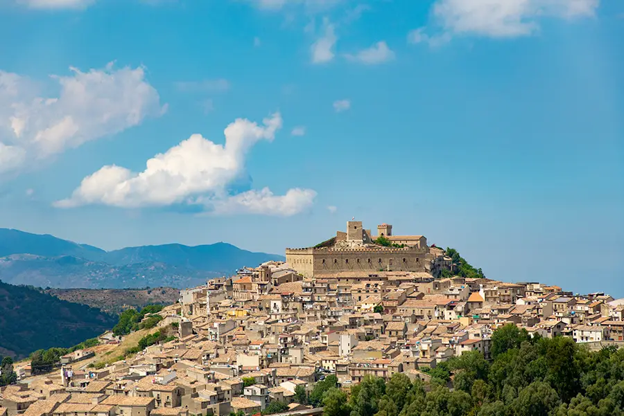 Vue aérienne de Montalbano Elicona